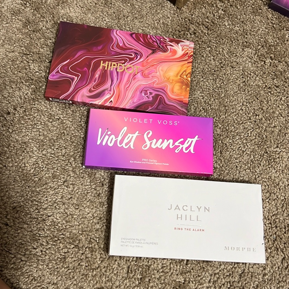 Brand new makeup pallets